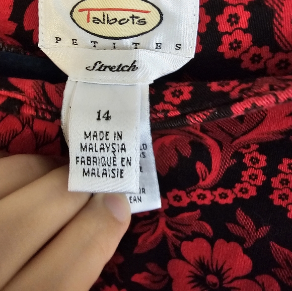 Women's Patterned Capris - Picture 2 of 4